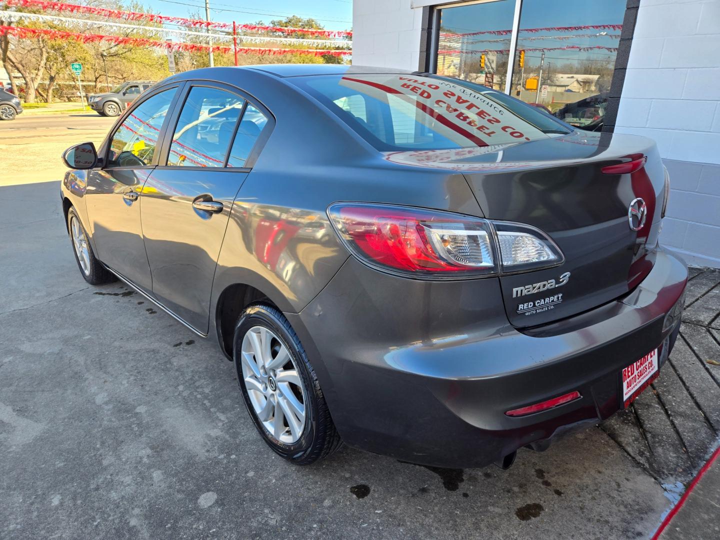 2013 SILVER Mazda MAZDA3 (JM1BL1VP3D1) with an 2.0L I4 F DOHC 16V engine, Automatic transmission, located at 503 West Court, Seguin, TX, 78155, (830) 379-3373, 29.568621, -97.969803 - Photo#3